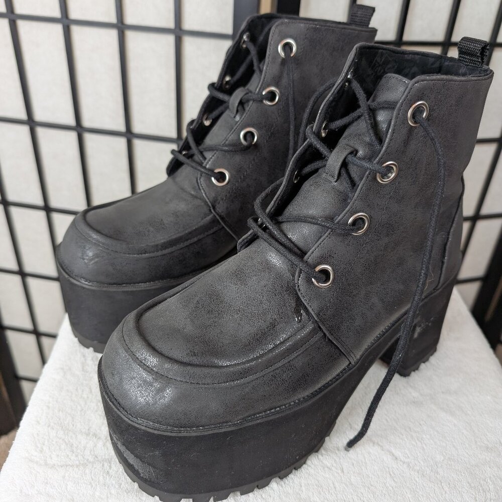 Lightly worn TUK Distressed Ankle Nosebleed Boots Size Women 11